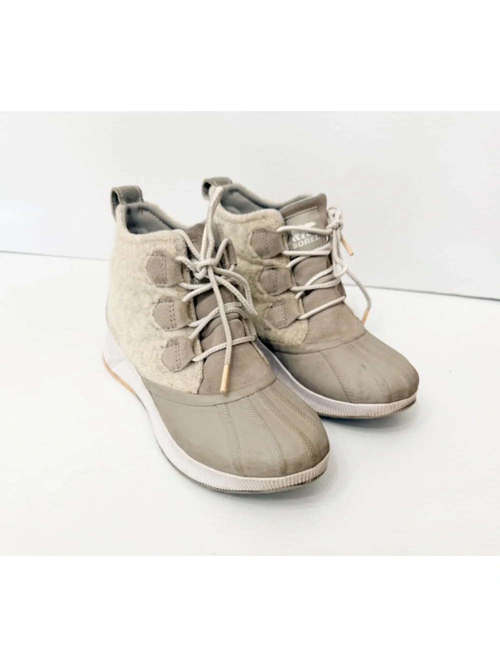 Sorel Out N About III Classic Leather Boot In Dove Peach - 7